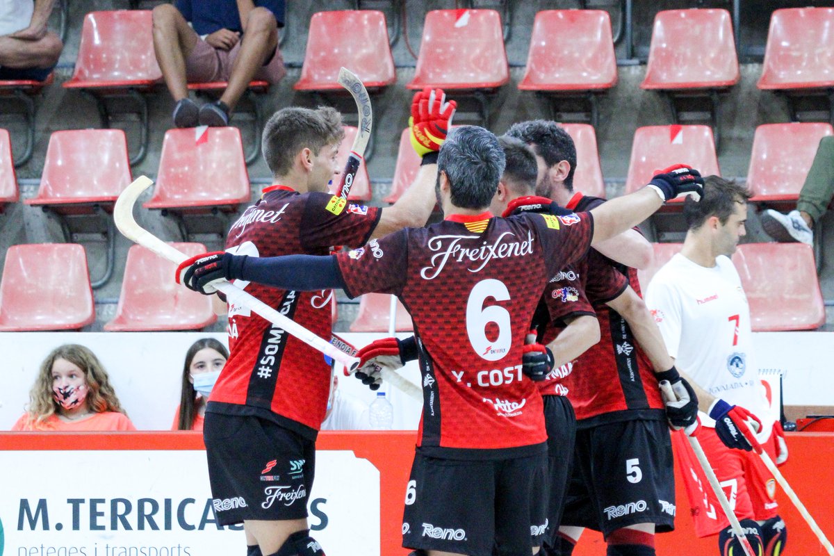 cenoia's tweet photo. ⚠️ Aquest dissabte, viu la final de l'#OkLligaCat @frit_ravich en pantalla gegant a @ILPICAROLO!

A les 21:30h el @cenoia @freixenet ens jugarem el primer títol oficial de la temporada contra el @FCBhoquei.

Imprescindible reservar taula al 938910527!

#santsadurní

📸 @eevapee https://t.co/Y8OlekS9AI