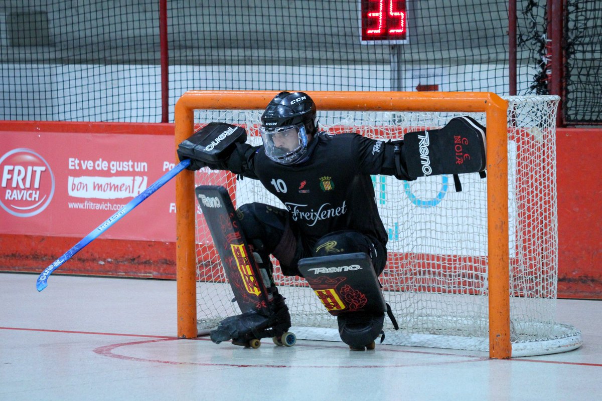 cenoia's tweet photo. ⚠️ Aquest dissabte, viu la final de l'#OkLligaCat @frit_ravich en pantalla gegant a @ILPICAROLO!

A les 21:30h el @cenoia @freixenet ens jugarem el primer títol oficial de la temporada contra el @FCBhoquei.

Imprescindible reservar taula al 938910527!

#santsadurní

📸 @eevapee https://t.co/Y8OlekS9AI