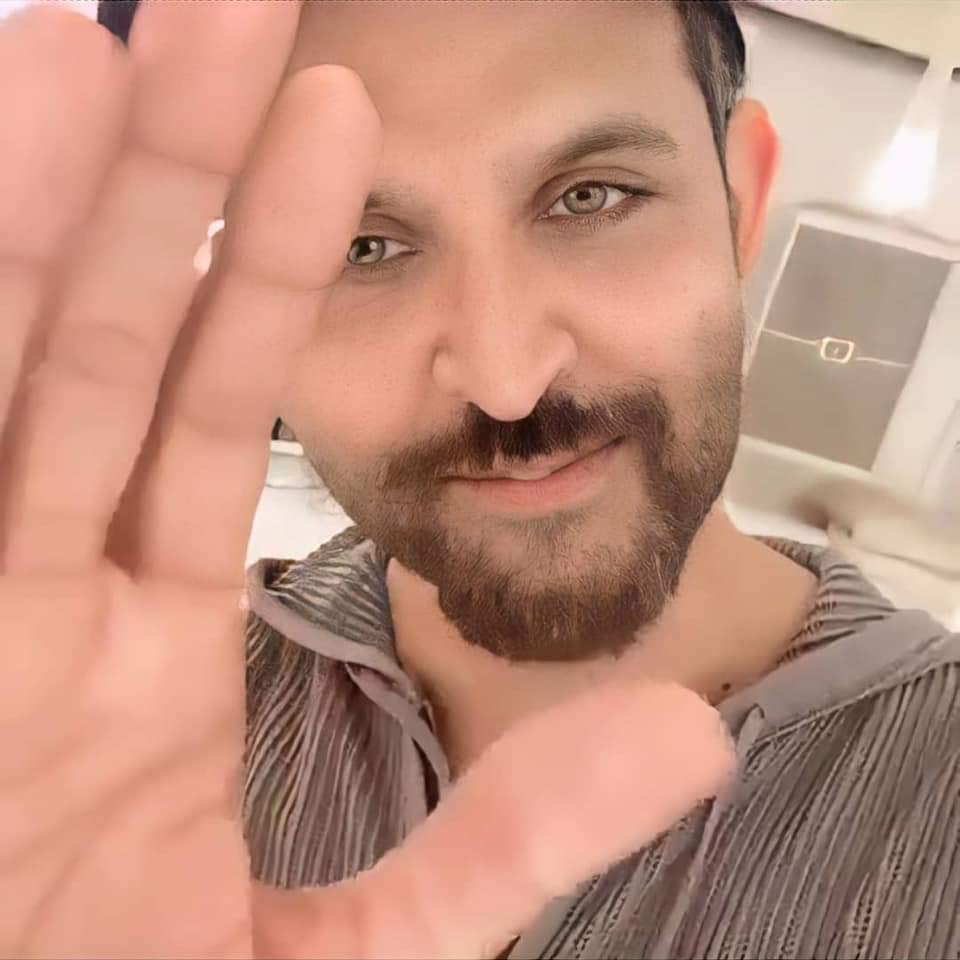 MaggiePol2's tweet photo. #TreeViewIndia📺
The smiling 😊
#Gorgeous😍
#HrithikRoshan...introducing Treeview himself via video🤗
LOOK AT HIM🤗
SEE THIS SMILE? 💓
#HrithikRoshan
#Smile_Is_Light✨💫 https://t.co/kzxYDtrasS
