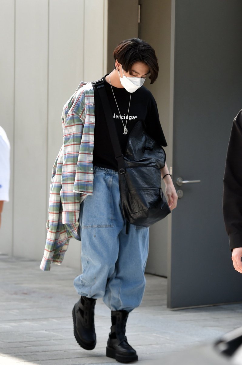 poetjoon's tweet photo. jungkook é o único eboy que eu gosto e respeito https://t.co/cdYfdHsiVR