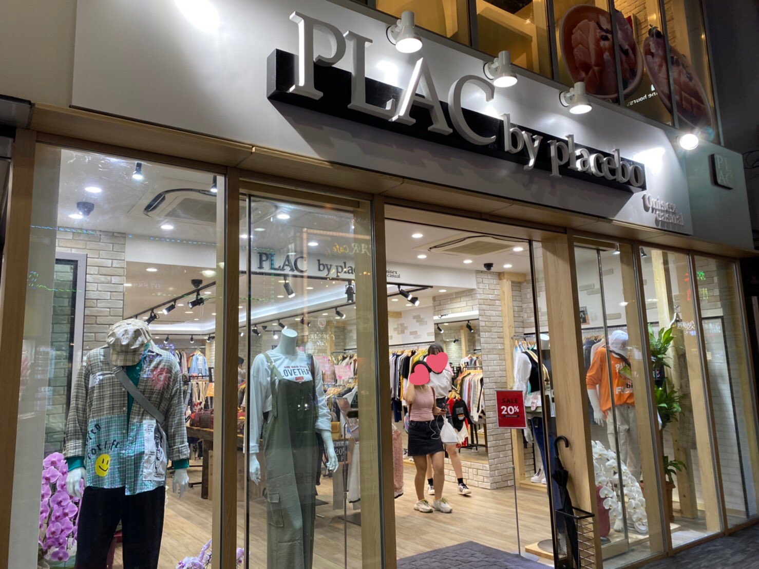 もーちぃ 日本一新大久保に詳しいol 速報 新大久保に初の 大型アパレル店舗がオープン 場所は新大久保駅からすぐのcafe Bingoの下 韓国からアイテムを輸入してるみたい もーちぃ 日本一新大久保に詳しいol 速報 新大久保に初の 大型アパレル店舗がオープン 場所は新大久保駅からすぐのcafe Bingoの下 韓国からアイテムを輸入してるみたい