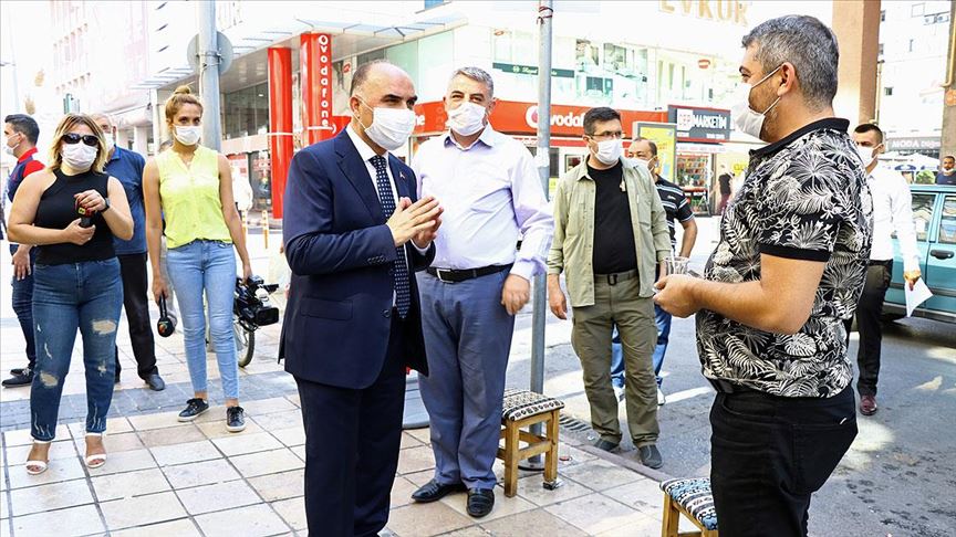 anadoluajansi's tweet photo. Kovid-19 nedeniyle hastanede yatan 80 yaşındaki kadın 72 saat içinde 5 düğüne gitmiş https://t.co/1SA2ZXT9tc https://t.co/V2anFPl9QM
