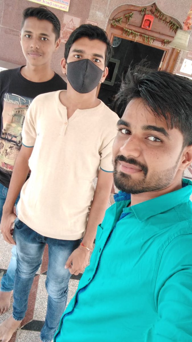 Balveer_Rajput_'s tweet photo. Spending time with two #Navymen
At #Jatashankarmahadevtemple Shujalpur.
🙂😍😎 https://t.co/N0251KZWFO