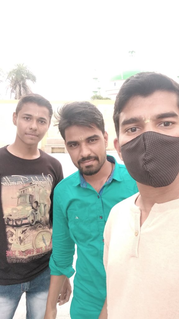 Balveer_Rajput_'s tweet photo. Spending time with two #Navymen
At #Jatashankarmahadevtemple Shujalpur.
🙂😍😎 https://t.co/N0251KZWFO