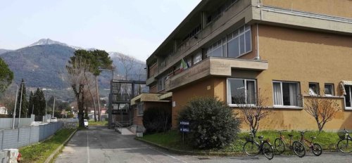 ComuneCamaiore's tweet photo. Intervento più profondo per i lavori di messa in sicurezza della scuola Pistelli di Camaiore: gli alunni inizieranno regolarmente l'anno utilizzando spazi diversi https://t.co/qVS7VANgFG https://t.co/2ev5IGX6fT