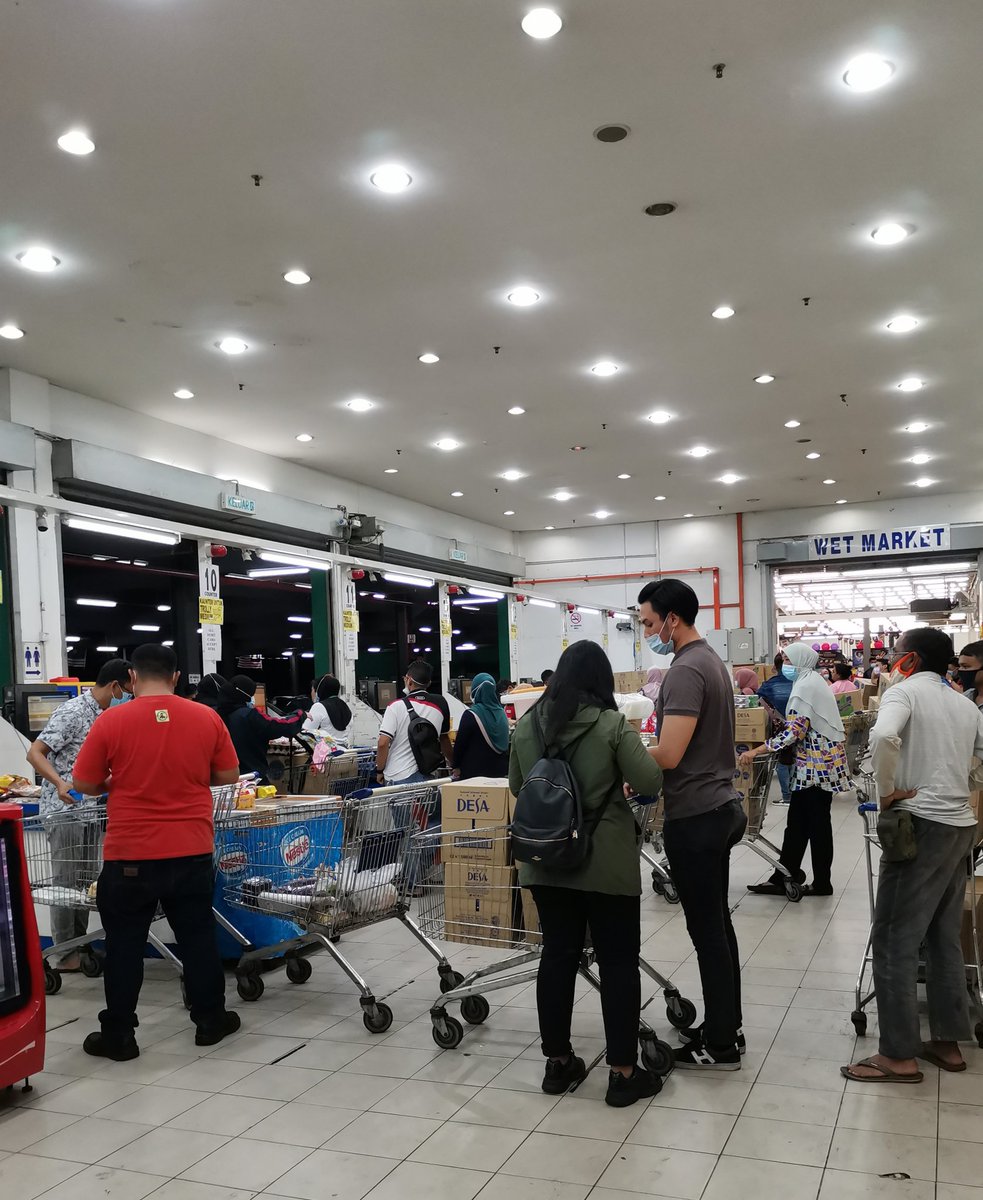 Puterinuranisa's tweet image. Crazyyy #waterdisruption situationnn