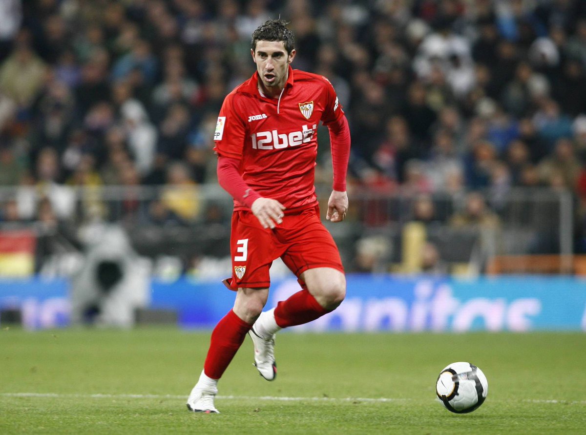 Solo puedes elegir un lateral izquierdo ⚽🔙

¿Cuál eliges? 🤔👇🏽

RT 🔃David Castedo
MG ♥️Ivica Dragutinović

#CompartimosAfición #SevillaFC