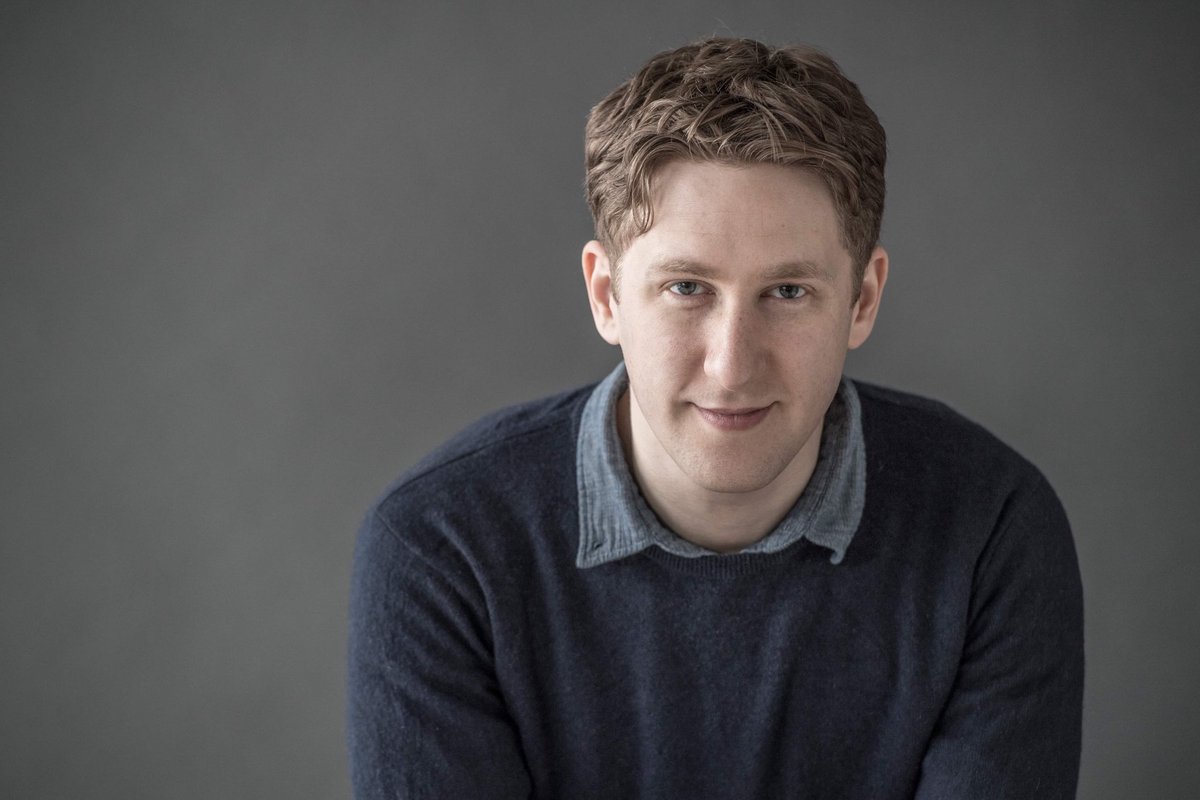 OutsideMusicBox's tweet photo. Join us this week for our chat with @joshweilerstein, conductor of @Orchestre_OCL who chats about Beethoven’s Eroica Symphony 🎶👑📜 https://t.co/o5IKyVRCp9