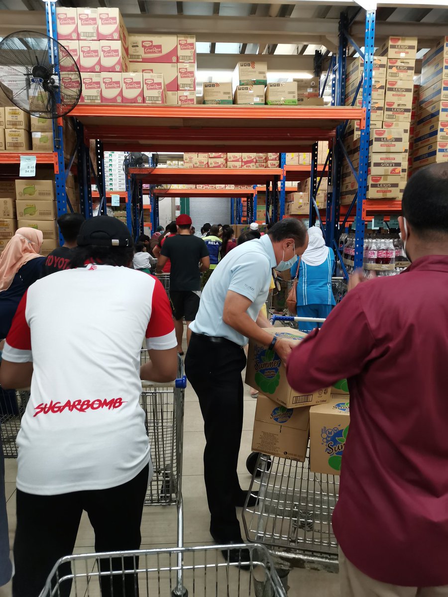 Puterinuranisa's tweet image. Crazyyy #waterdisruption situationnn