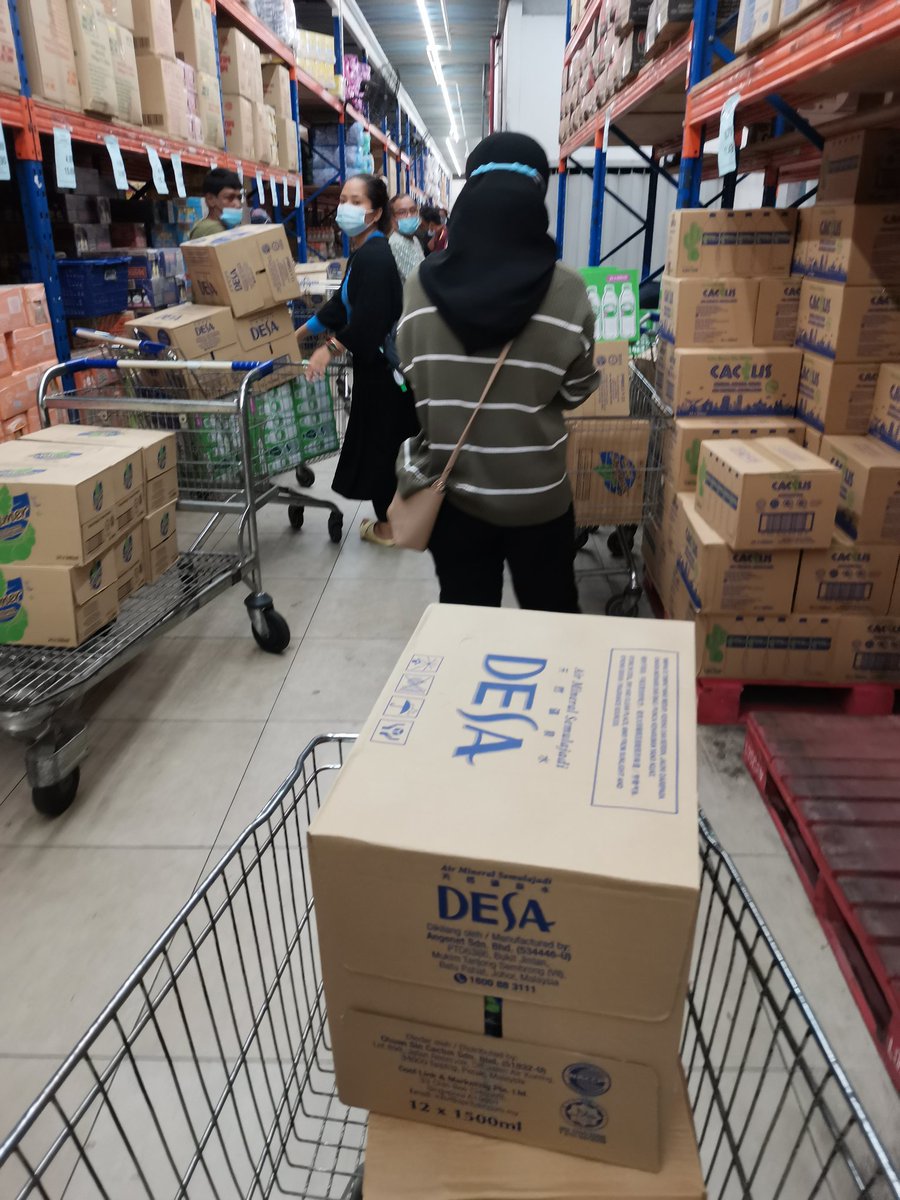 Puterinuranisa's tweet image. Crazyyy #waterdisruption situationnn