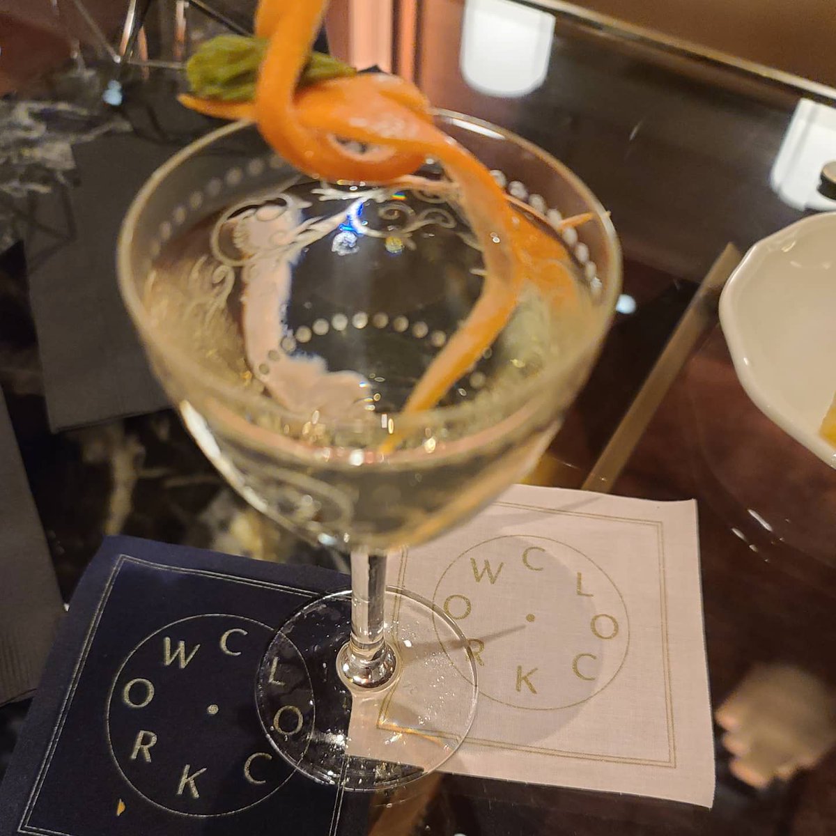 manjitminhas's tweet photo. Great night drinking Artingstall's Martini's with my fellow Dragons Jim, Arlene and Lane at the Fairmont Royal York Clockwork Bar!
#openforbusiness #artingstallsmartini #fairmontroyalyork #clockworkbar https://t.co/JiednPpydn