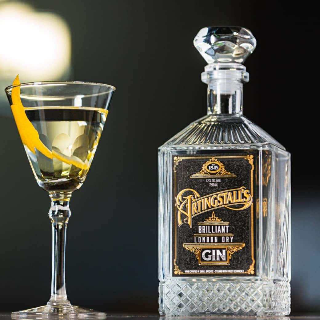 manjitminhas's tweet photo. Great night drinking Artingstall's Martini's with my fellow Dragons Jim, Arlene and Lane at the Fairmont Royal York Clockwork Bar!
#openforbusiness #artingstallsmartini #fairmontroyalyork #clockworkbar https://t.co/JiednPpydn