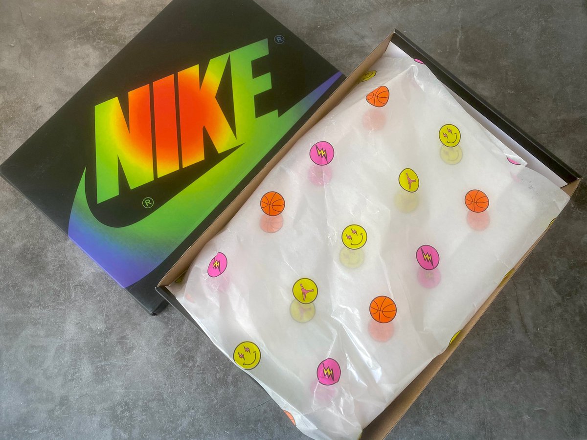 MrUnloved1s's tweet photo. Soon!! S/o zsneakerheadz
•
J Balvin x Air Jordan 1 High OG
Color: Multi-Color/Black-Pink Foam-Multi-Color
Style Code: DC3481-900
Release Date: Holiday 2020 https://t.co/y0mdJFtEDE