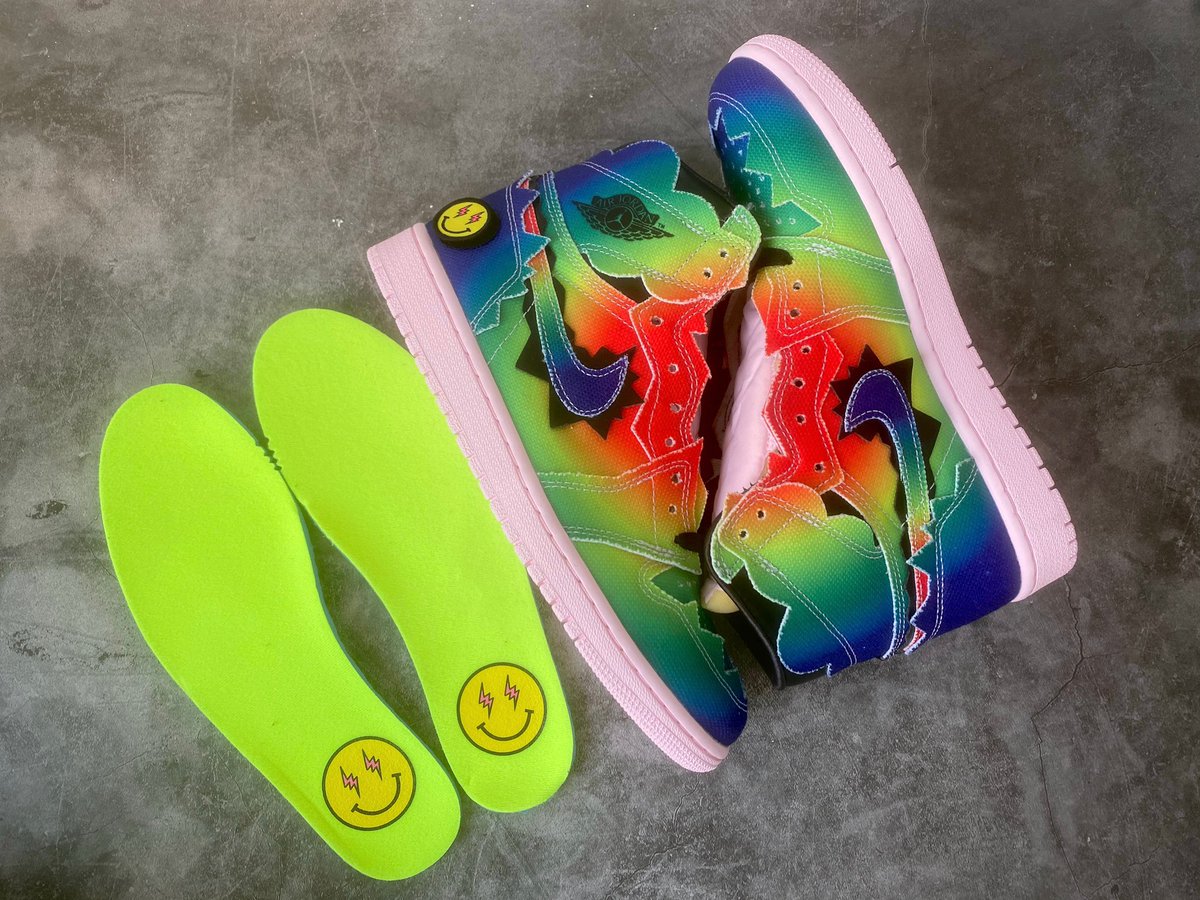 MrUnloved1s's tweet photo. Soon!! S/o zsneakerheadz
•
J Balvin x Air Jordan 1 High OG
Color: Multi-Color/Black-Pink Foam-Multi-Color
Style Code: DC3481-900
Release Date: Holiday 2020 https://t.co/y0mdJFtEDE