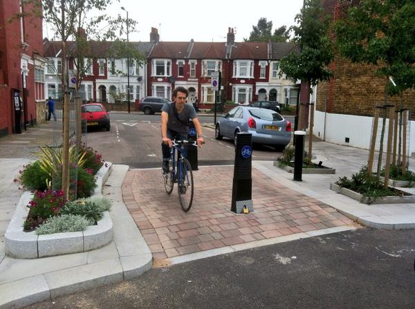 <a href="/JanetPHorner/">Janet Horner</a> <a href="/IrishPedestrian/">IrishPedestrianNetwork</a> <a href="/dublinblockers/">@dublinblockers</a> Is there anything to be said for joining some of these footpaths in the middle of the road and creating Low Traffic Neighbourhoods as a result???