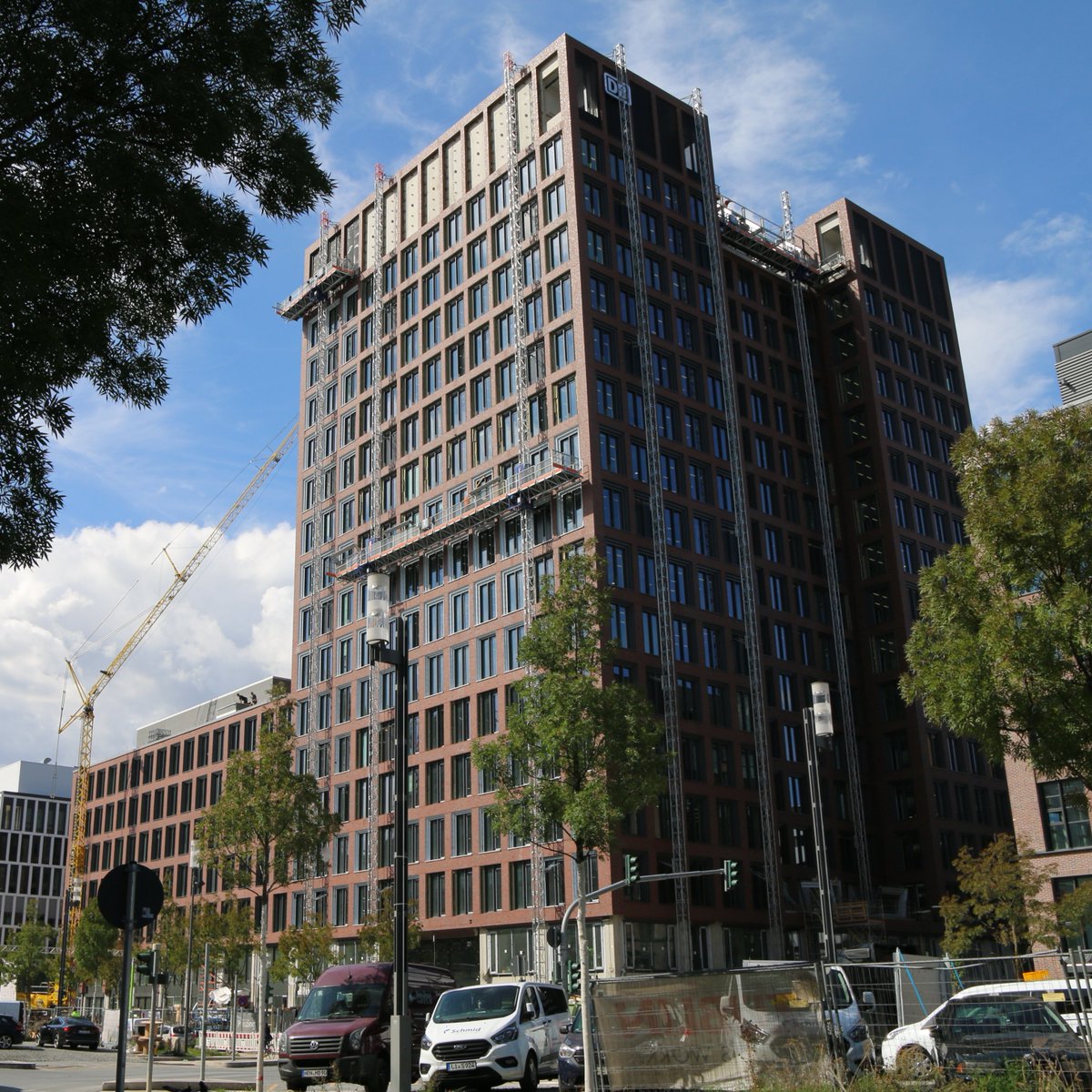 calostat's tweet photo. Yesterday was #SkyscraperDay. #Evonik helped in some very nice towers to save energy with its #slim, #safe, and #sustainable #superinsulation material CALOSTAT®! The #DBTower in #Frankfurt is the most recent one (still under construction). https://t.co/U9oDN1mYeS