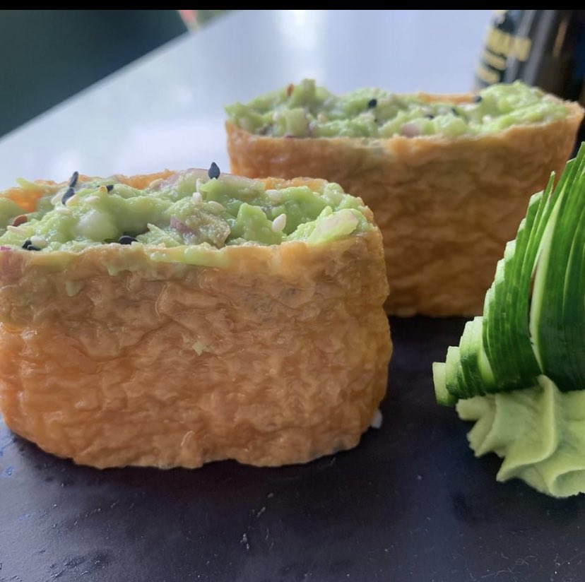 Just when you thought we forgot our valued Vegans! Inari sushi is delicious topped with guacamole, vegan mayo or simply on its own. 

Whether pescatarian, vegetarian, vegan or other, we got your back!

#vegansushi #inari #sushi #claremont #sushicapetown #asiancuisine #salushi
