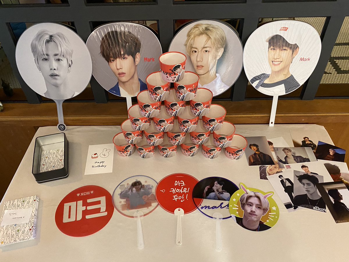 unique_mark93's tweet photo. @happy9394day 
멀리서부터 존잘뿜뿜이던 우리마크 !딸기라떼도 핑크핑크한 색감에 달달해서 자동 단마크 연상🐰💞 차마 다 담지는 못했지만 마크의 다양한 영상과 사진들 전시해 주셔서 넘나 행복했던 맠수니의 하루였어요 감사합니다 😘
#아가새의소중한마크_생일축하해 
#ForeverWithMarkTuanDay https://t.co/q9TUu8Cv8v