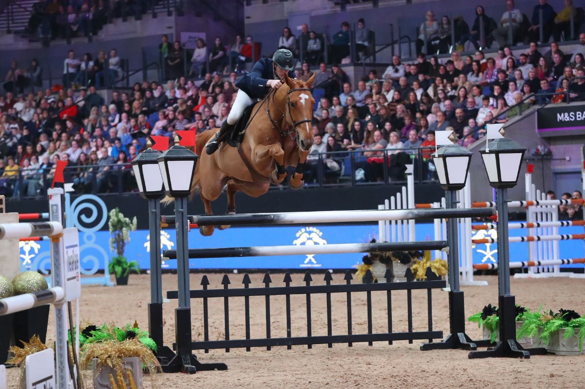 LiverpoolInt's tweet photo. โ๏ธ Soaring to victory โ๏ธ
Ireland's Daniel Coyle en route a win in the Old Lodge Stud CSI4* 1.50m in 2019, by a two-second margin over the competition.
#ExperienceSpectacular #Equestrian #Showjumping https://t.co/hQFZvceN20