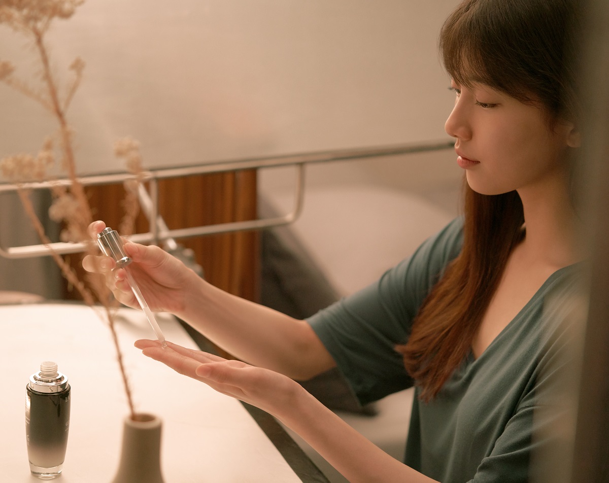 수지 영화 다들 봄? 이별 해봤으면 핵공감📍ㅠ 수지도 존예📍 특히 랑콤 #제니피끄 쓸 때 생얼인데 얼굴 빛남♥ #정보성광고 #랑콤 #수지 #수지영화 #내물건이너의집에남아있다면헤어진게아니다 #LIVEYOURSTRENGTH #랑콤은여성의행복을응원합니다 #어드밴스드제니피끄에센스