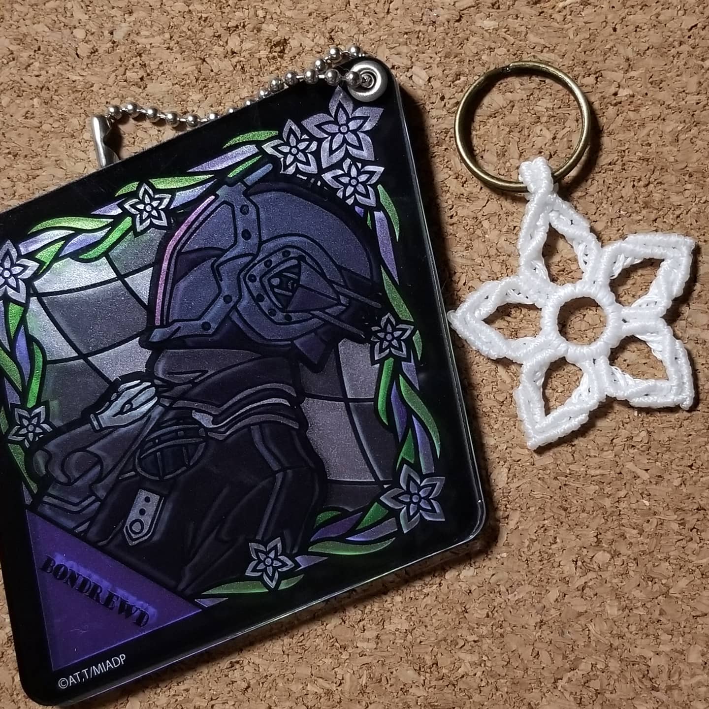 めぐる トコシエコウを改良したよ こっちのがシンプルで可愛い 真ん中の穴はも少し小さい方が良い ところでこのアクキーやっと開封したんだけどスライドすると鏡になってたんだね 便利 メイドインアビス メイドインアビス深き魂の黎明