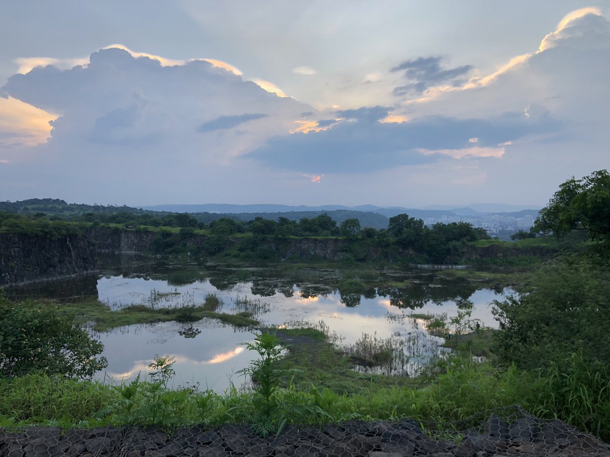 amarbarwe's tweet photo. The hike up didn’t go waste. Was treated to this amazing spectacular view much soothing for the eyes. Due to the surplus rains in August, the water body is filled up. Such an amazing evening up on the hill. #punediaries #amazingview #eveningscenes #hikeup https://t.co/iXsWCpQbVp