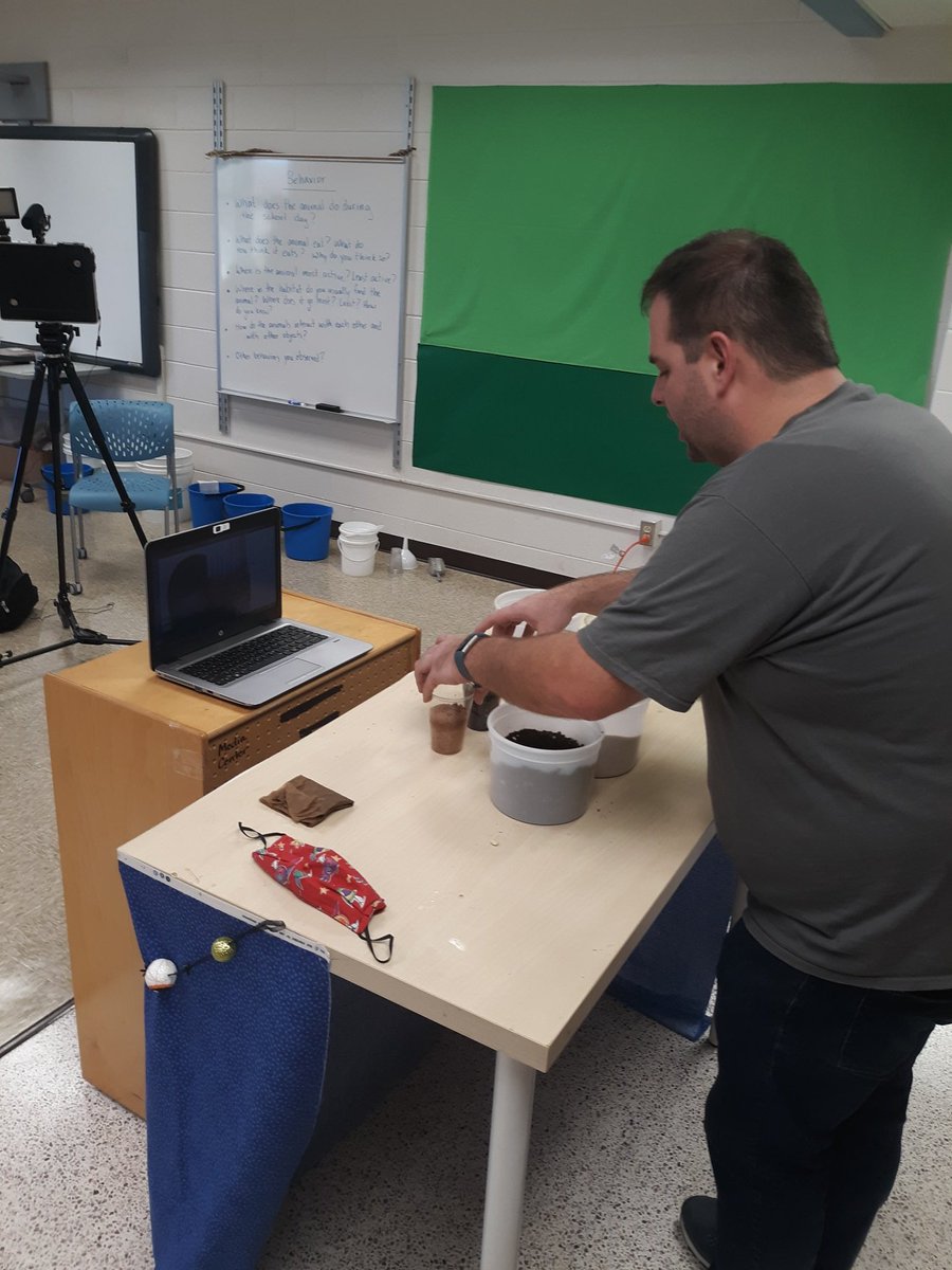 WSFCS_Science's tweet photo. @scienceguRhew @PetreeElem teaching 3rd grade Ss about soils types and soils that plants grow well in. #WeDoScienceWell #STEMtastic https://t.co/Gau8eWfzI6