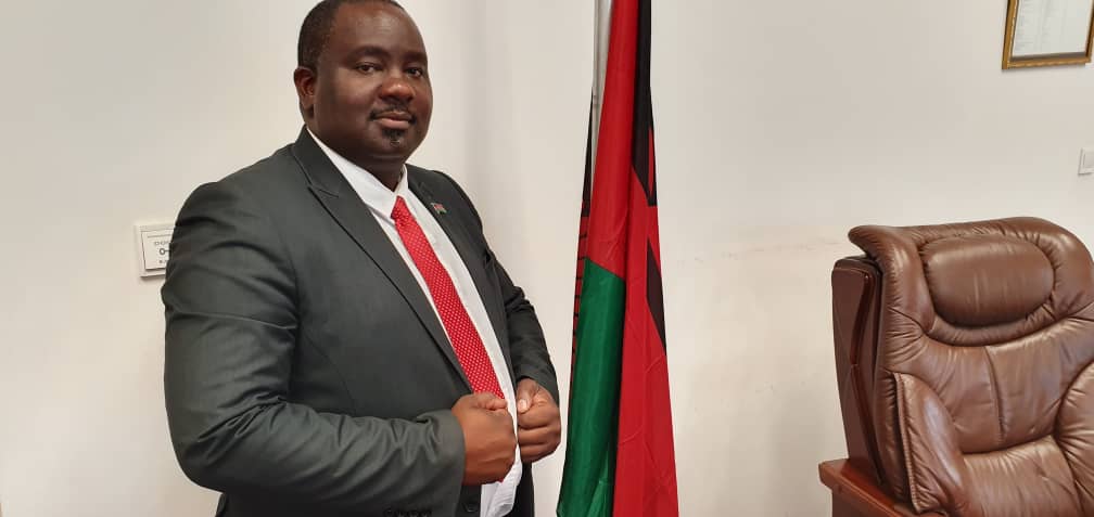 UmunthuFuneral's tweet photo. "Malawian Diaspora in UK &amp; Europe, I celebrate with you and very proud of your determination to support each other during your time of need. Uku ndiye timati kukhala, maliro nkulirana!" https://t.co/ktqwFah2iL