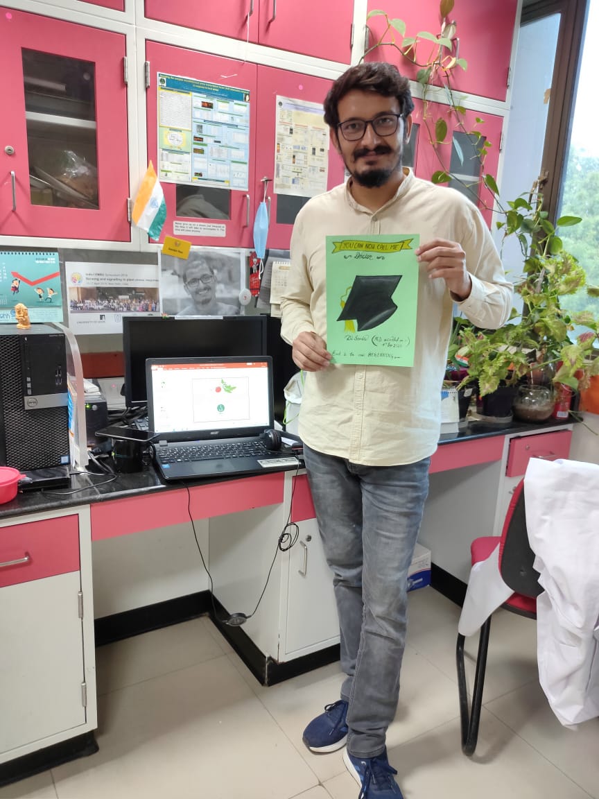 JaishriRDas's tweet photo. Heartiest CONGRATULATIONS SOMBIR sir @SombirYogi for successfully defending thesis and now officially you can call him Dr. SOMBIR
#firstphd of our lab #sm108
My senior, mentor, inspiration and loving brother 😃
Fly high Dr. SOMBIR 😀
#AcademicTwitter #PhD https://t.co/sUJfd7eelf