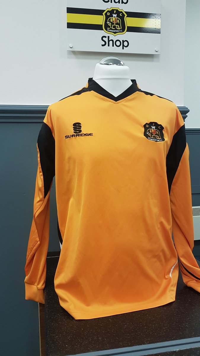 ShopDfc's tweet photo. SALE BUNDLE E

Surridge black/gold kit, badged and numbreed, long sleeves, no sponsor.
N.B. ***Some shirts may need a stitch at the neck ***
Large nos. 2 3 4 8 14 15 16 https://t.co/wxX0jWFhSR