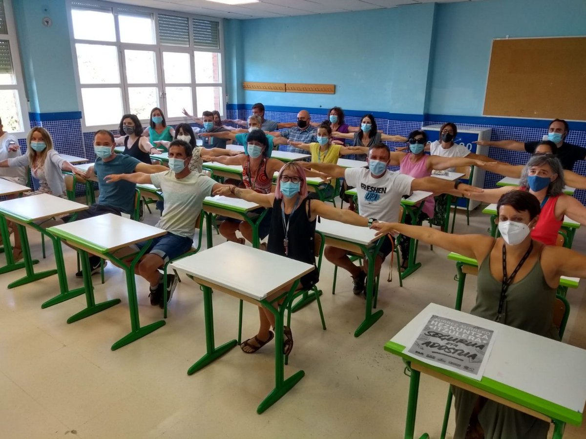 #Hezkuntza segurua eta adostua! <a href="/LABsindikatua/">LAB SINDIKATUA</a> <a href="/ELAhezkuntza/">ELA Hezkuntza</a> <a href="/ccooirakas/">CCOO_irakaskuntza</a> @ugteuskadi <a href="/STEILAS_/">STEILAS sindikatua</a> <a href="/Gob_eus/">Eusko Jaurlaritza - Gobierno Vasco</a>