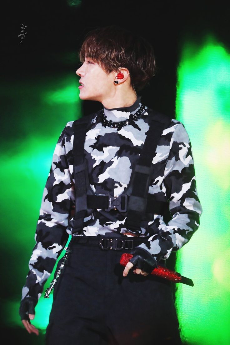 Jung Hoseok in Dior clothes for Tear; a necessary thread: