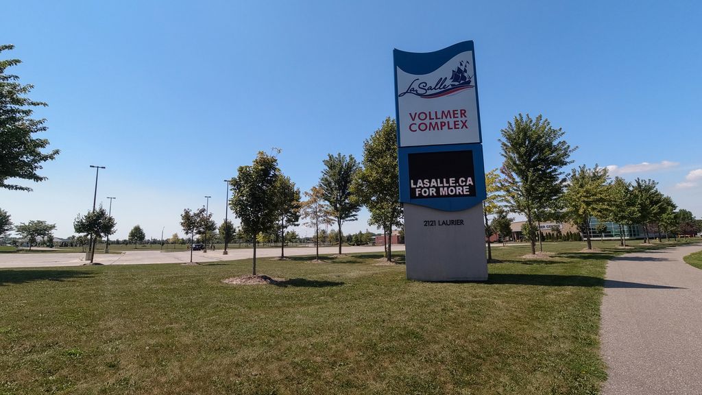 windsorupdates's tweet photo. The 248 acre Vollmer Culture and Recreation Complex located in the @TownofLaSalle offers a large space for a variety of different activities. Remember to try your best to stay 6 ft. away from others when you are there. #YQG @LStompersSC  • https://t.co/PVlu2QrNLD https://t.co/ExNB0YrpHq