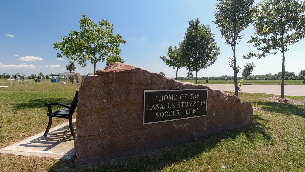 windsorupdates's tweet photo. The 248 acre Vollmer Culture and Recreation Complex located in the @TownofLaSalle offers a large space for a variety of different activities. Remember to try your best to stay 6 ft. away from others when you are there. #YQG @LStompersSC  • https://t.co/PVlu2QrNLD https://t.co/ExNB0YrpHq