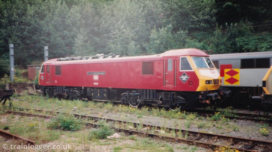 trainlogger's tweet photo. On This Day - 4th September 1993 at Ipswich.
08752, 31181 and 37140.
90129.
#onThisDay #ukrailways #trains #civil #freightconnection #trainlogger https://t.co/1rvGenkr7H https://t.co/M60w7ankMY