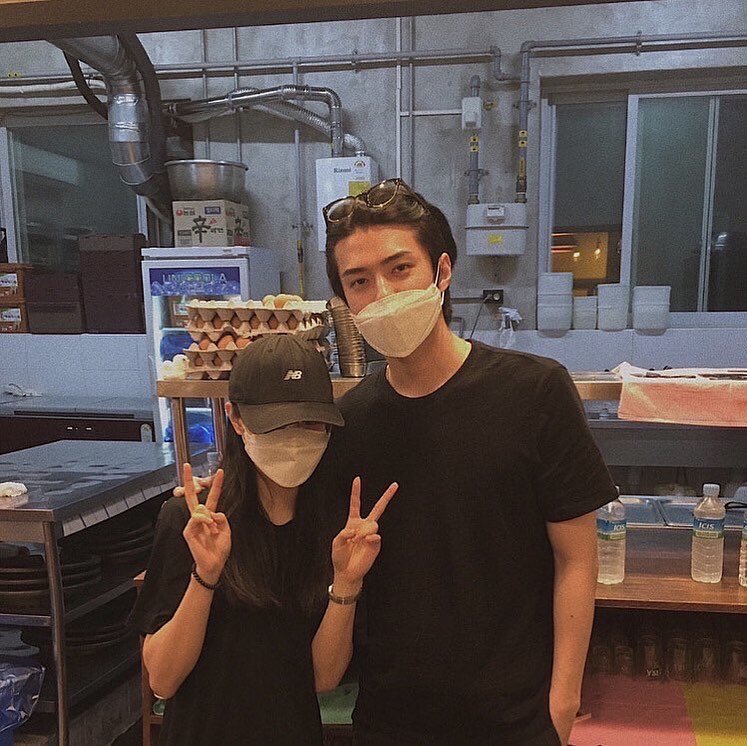 ถ่ายรูปกับไอดอลยังไงให้เหมือนถ่ายรูปกับแฟน