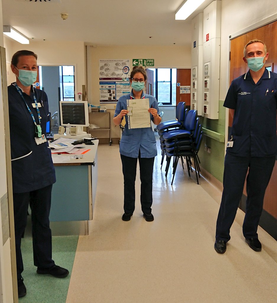 Lovely Emily on <a href="/1_d56/">D56 Level 1 Unit</a> being presented with her very well deserved Daisy Award 🌼 <a href="/DejongeSi/">Simon Dejonge</a> <a href="/rachelbird75/">Rachel Bird</a> Congratulations and well done!