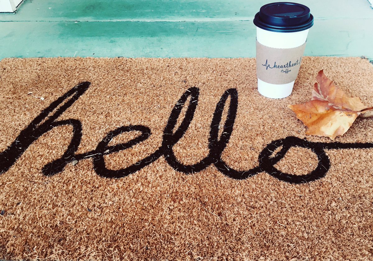 HeartbeatCoffee's tweet photo. Hello!🍁 Happy Friday! 

I’m loving the cool morning temps, perfect for a hot chai! ❤️

Have a great weekend!! 😁 https://t.co/Jf91M4tTca
