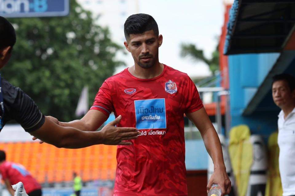 เนลสัน โบนิลญ่า อาจถูก การท่าเรือ  สโมสรใหม่ป้ายแดง ตัดชื่อออกจากทีมชุดลุยศึกโตโยต้าไทยลีก 

ทำให้โควต้าต่างชาติ ของการท่าเรือ จะมี ดาบิด โรเชล่า, เฮแบร์ตี้ แฟร์นันเดส, เซร์คิโอ ซัวเรส และโก ซุล กิ

ภาพ ..สโมสรการท่าเรือ