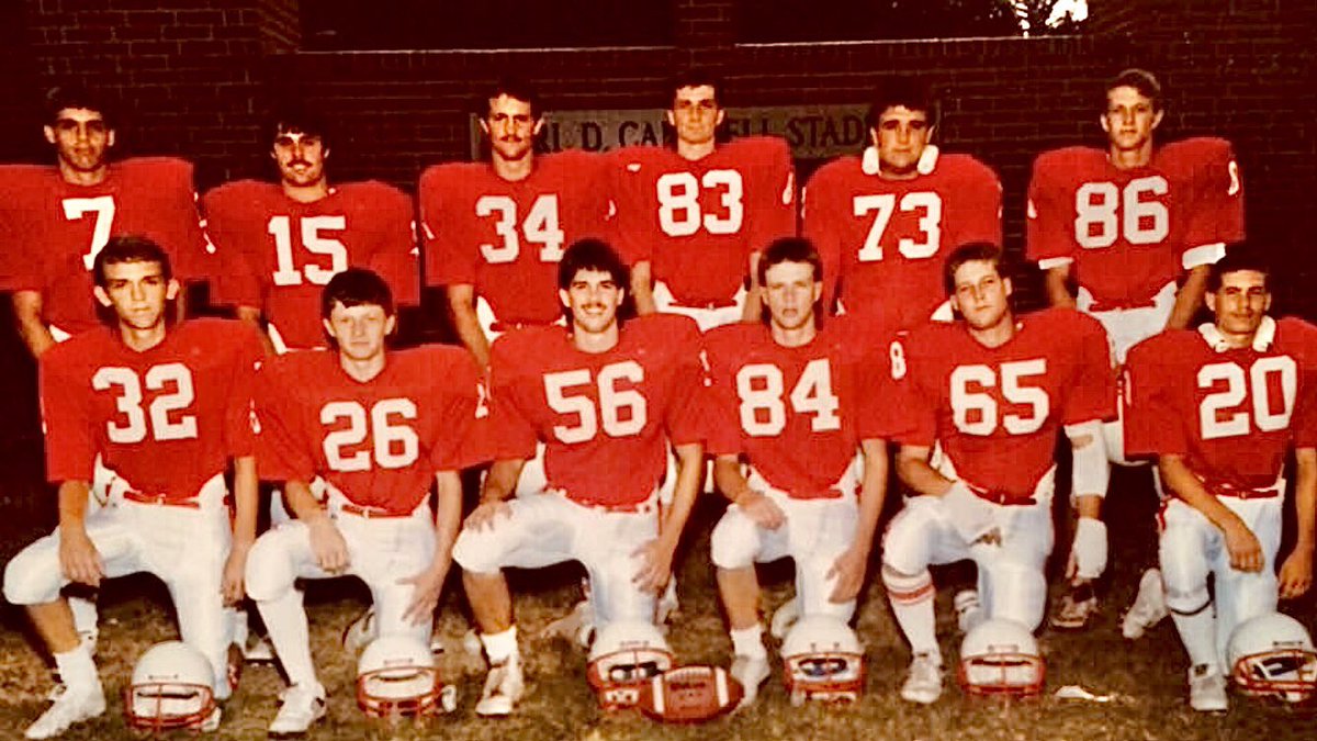 GaryPendergraft's tweet photo. Looking forward to coaching these Seniors in their last home opener tonight. Throwback to my Senior group in 1989 at the same field in my hometown🏈 Enjoy it men - it goes quick @Football_Seneca #SenecaIndianfootball #TPC2020 https://t.co/L6BGrFk5Su