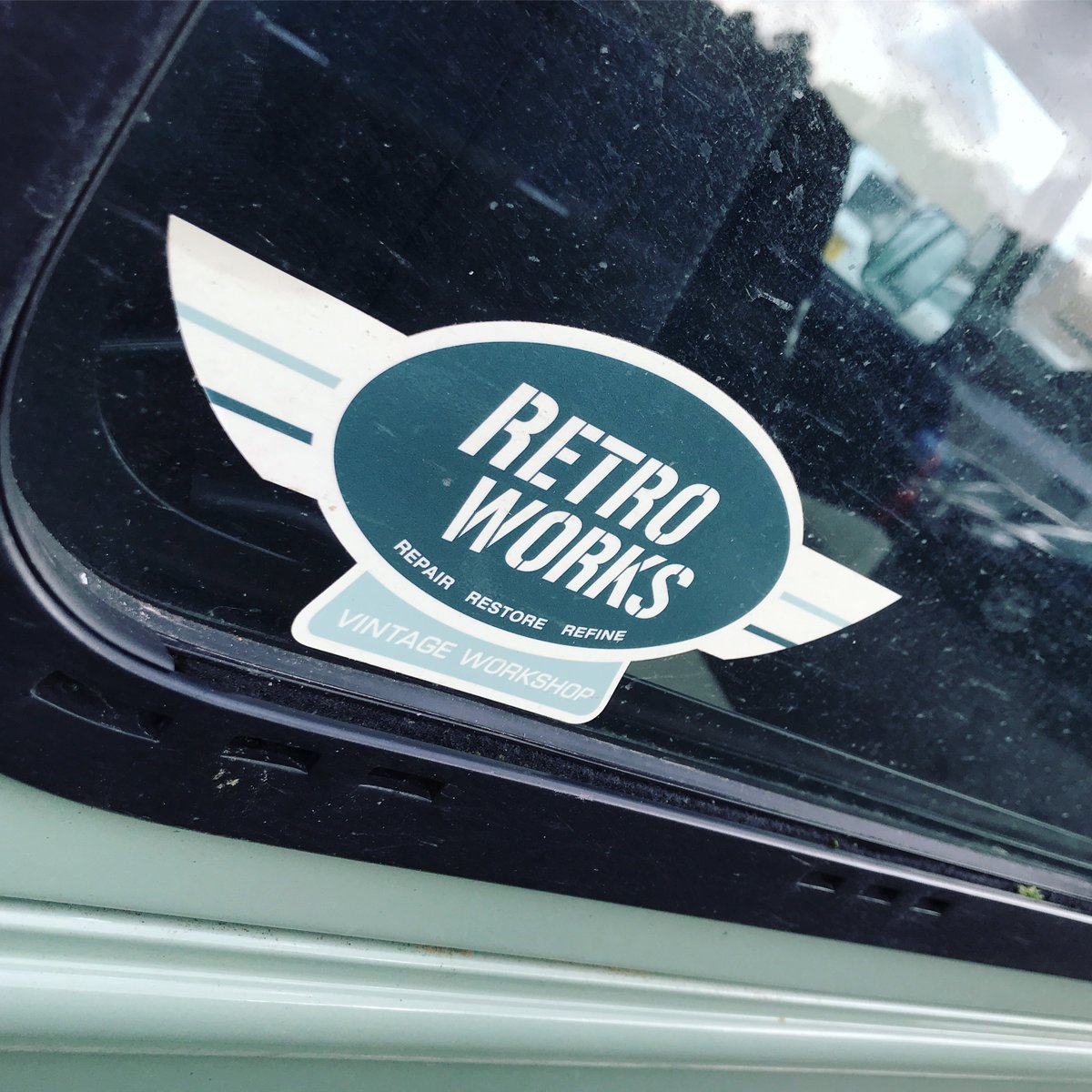 pmgd_'s tweet image. Spotted a sweet #RetroWorks logo'd Land Rover when out &amp;amp; about earlier. No pic of the actual vehicle as I don’t know who’s it is!. but always nice to spot a pmgd logo doing its job. Check out @retroworksscotland Insta to find out more about their lovely work 
👌🏻
#pmgd #logospot