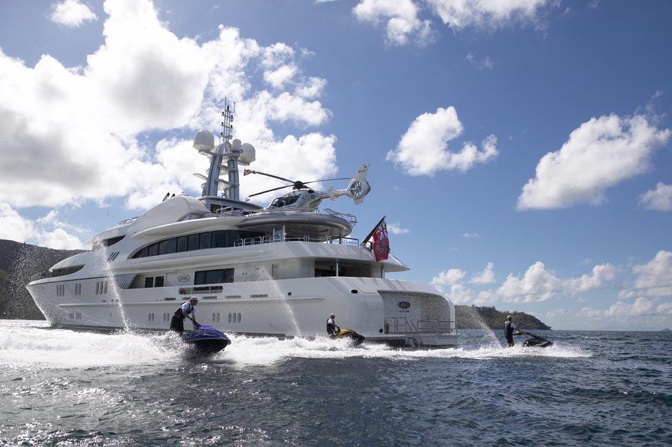 michaelleachltd's tweet photo. Get the toys out, the weekend is nearly upon us. MY Anna 1 has already got hers out! #myanna #weekend #toys #feadship #superyacht #superyachtdesign #jetski #helicopter #eurocopter #airbus #monaco #southoffrance #cannes #portofino https://t.co/1q0HJSgM3b