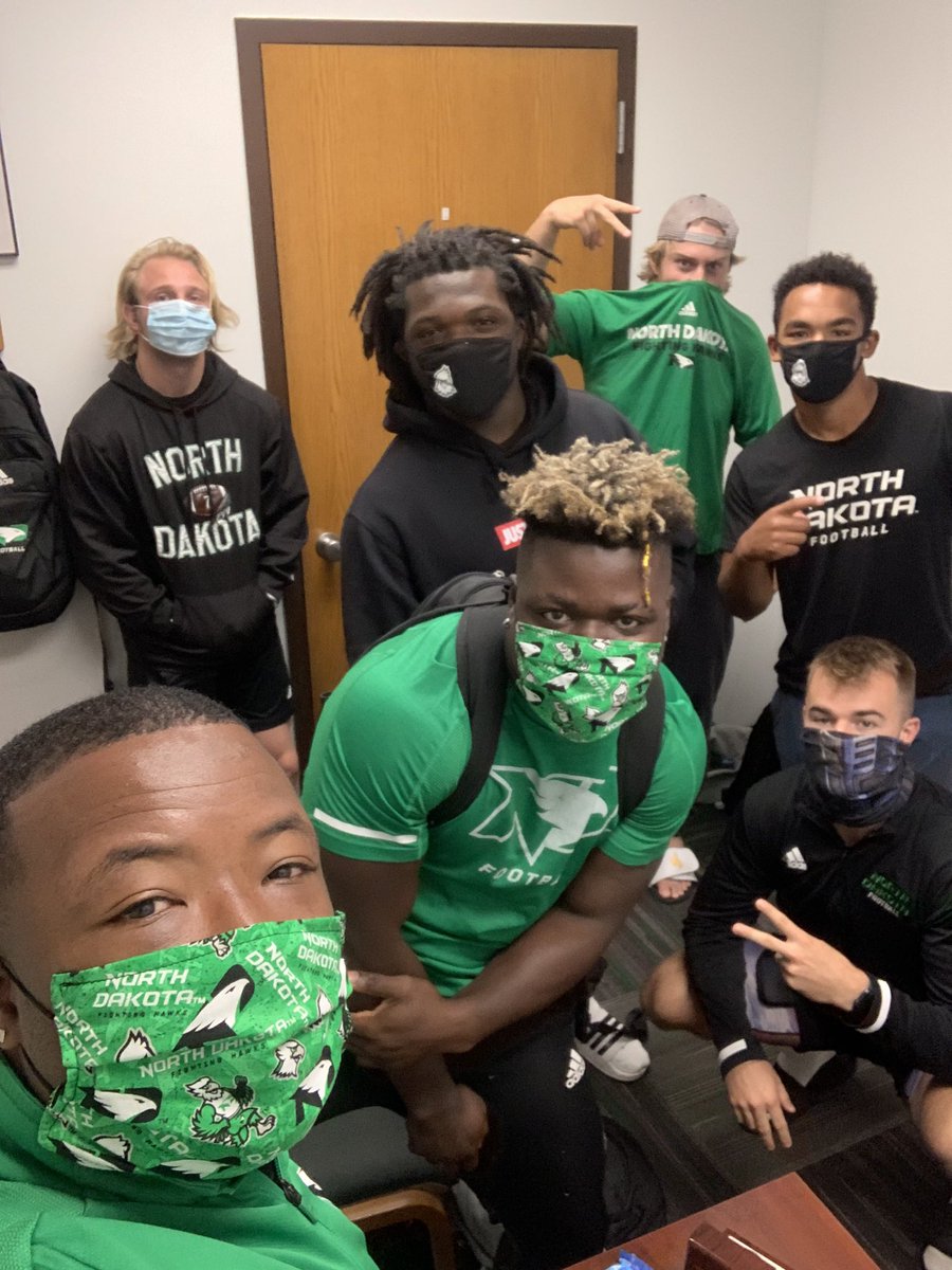 CoachRRouse's tweet photo. Happy Friday everyone from the #RBssss‼️ #CollegeColorsDay #UNDproud 🦅 @UNDfootball @UNDsports https://t.co/dgwl8SWTts