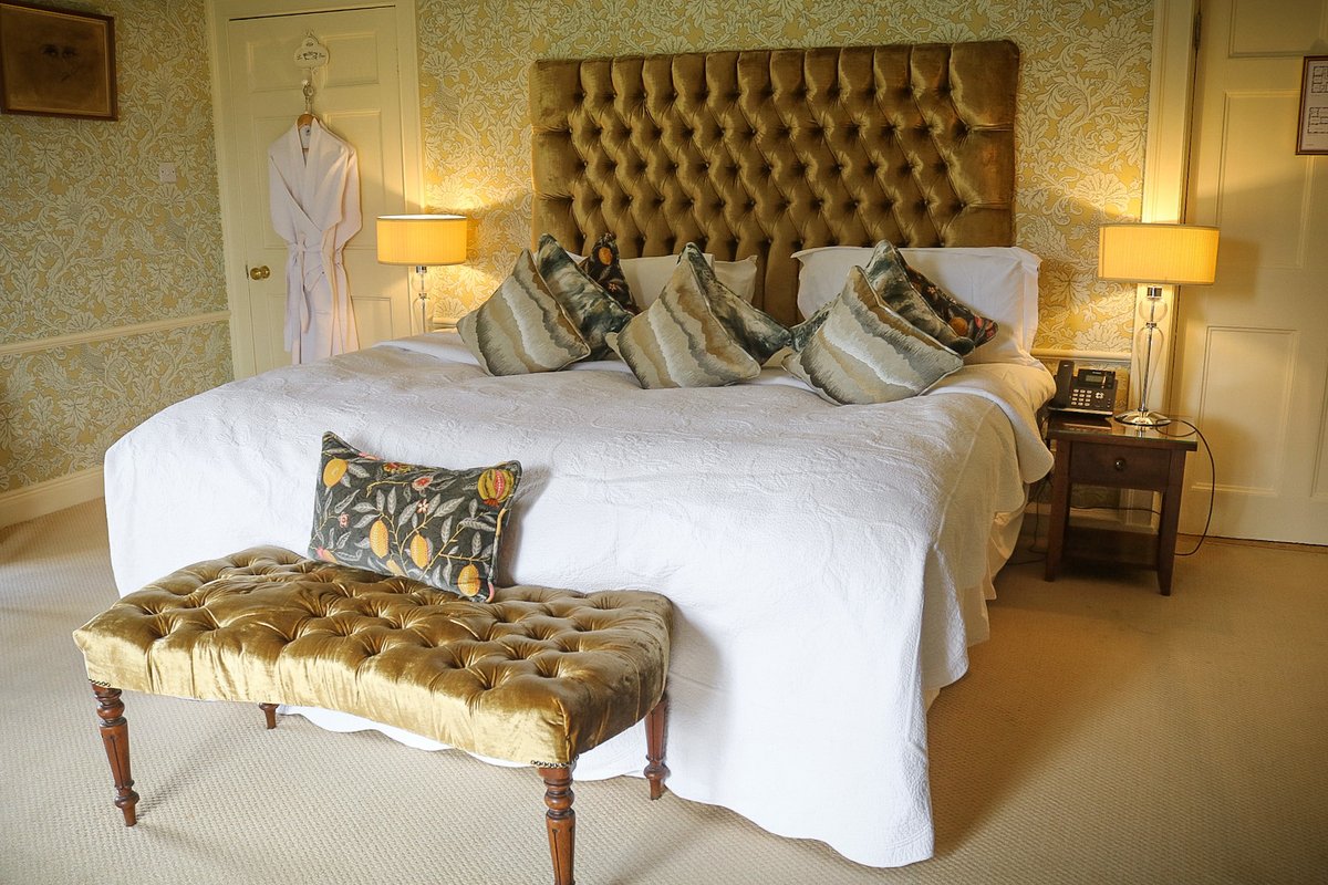 Tankardstown's tweet photo. #StaycationinStyle Soak up the luxurious surrounds of Tankardstown's Main House State Rooms.
Newly refurbished Bedroom Laragh, located in the front corner of the House, gives beautiful views overlooking the Tankardstown Estate. You won’t be able to resist heading out & exploring! https://t.co/S7LXBnujVH