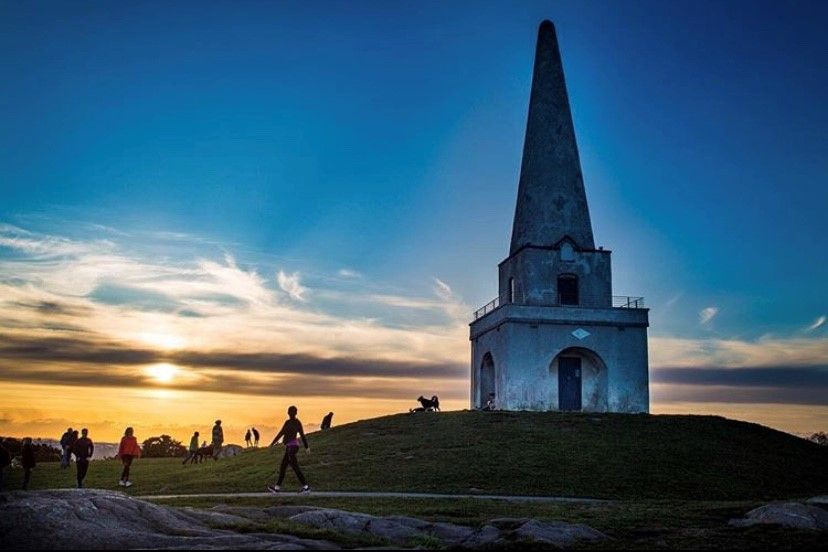A sunset stroll in Killiney Hill Park can be the perfect end to an active day in Dublin City! 
📸 @joannagomalley