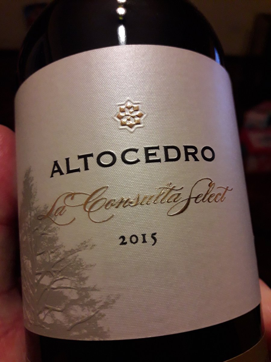 alitovigi's tweet photo. Anoche quería blend y me vino a la cabeza #LaConsultaSelect by @KarimMussi @altocedro esta co-fermentacion genero un vino con fruta madura, la crianza lo redondeó, intenso y amable, una belleza! 💣#UnidosPorUnaPasión @SalpicadosV Saluteeee 🍷🍷🍷 https://t.co/a0vhyp761o
