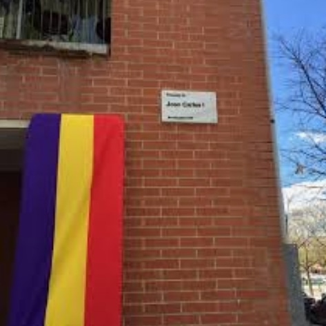 elprataldia's tweet photo. El Prat en Comú proposa canviar el nom del Passeig Joan Carles I després dels escàndols que impliquen el rei emèrit.https://t.co/gWH7sVvWqB https://t.co/iaX6RP6v2s