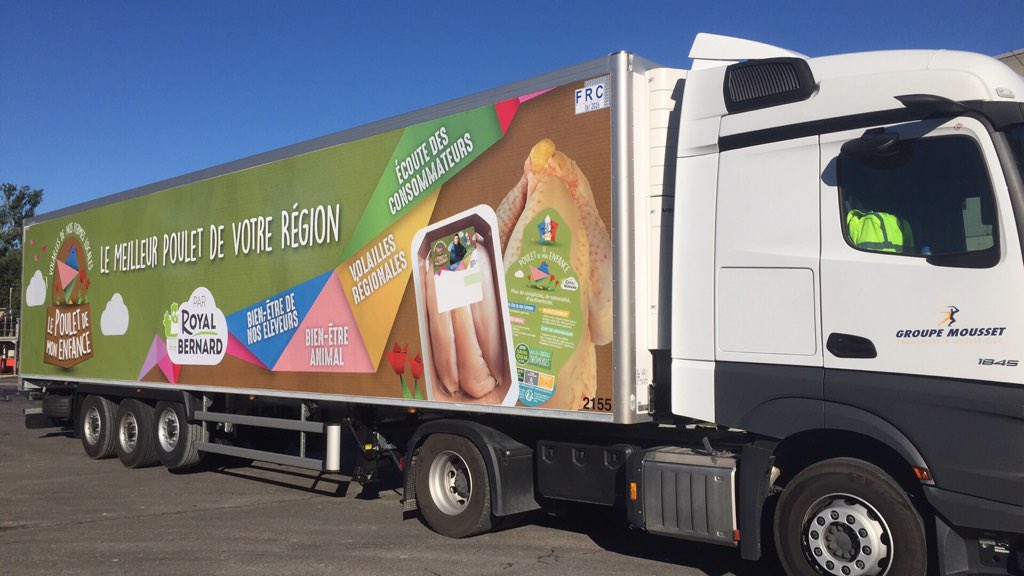 MoussetFLeblanc's tweet photo. @GpeMousset @Royal_Bernard Magnifique ensemble #routier #avilog @GpeMousset aux couleurs de notre Client #BRD #lepouletdemonenfance https://t.co/peyzKkcNNH
