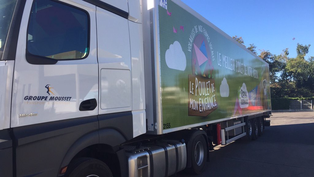 MoussetFLeblanc's tweet photo. @GpeMousset @Royal_Bernard Magnifique ensemble #routier #avilog @GpeMousset aux couleurs de notre Client #BRD #lepouletdemonenfance https://t.co/peyzKkcNNH