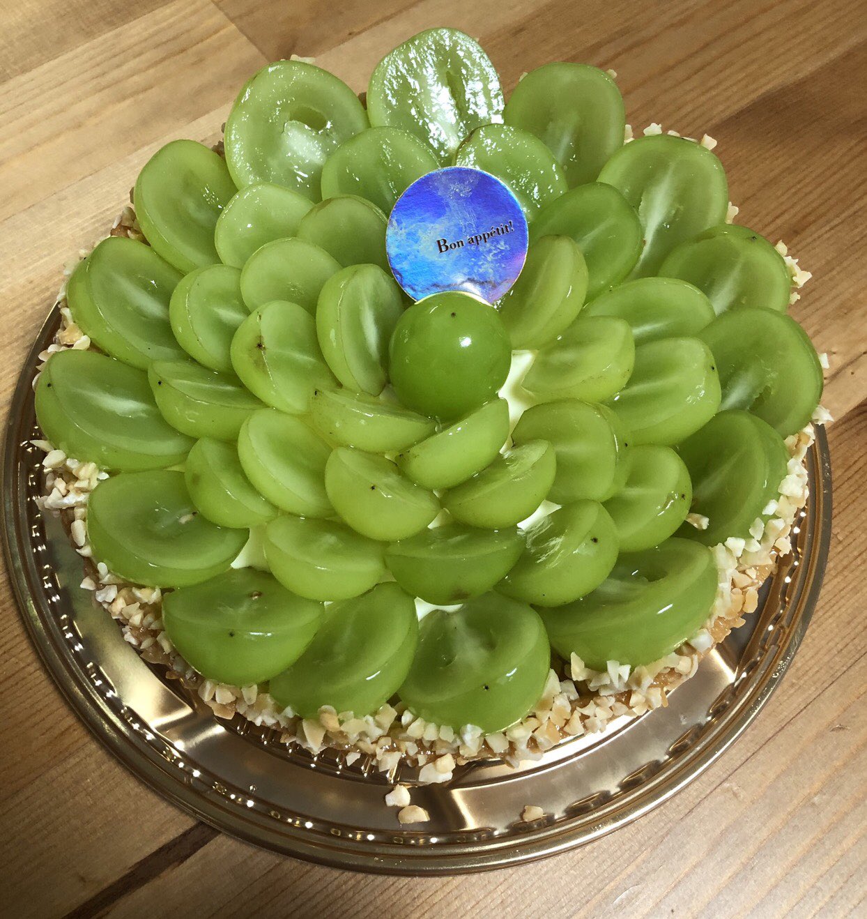 愛帝王 今日のデザート は シャトレーゼ の シャインマスカットタルト ホール 家帰ったらもう半分食べられてた 他のも食べたい T Co Cvnorlpiyt Twitter